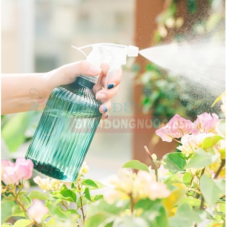 Bình xịt nước tưới cây